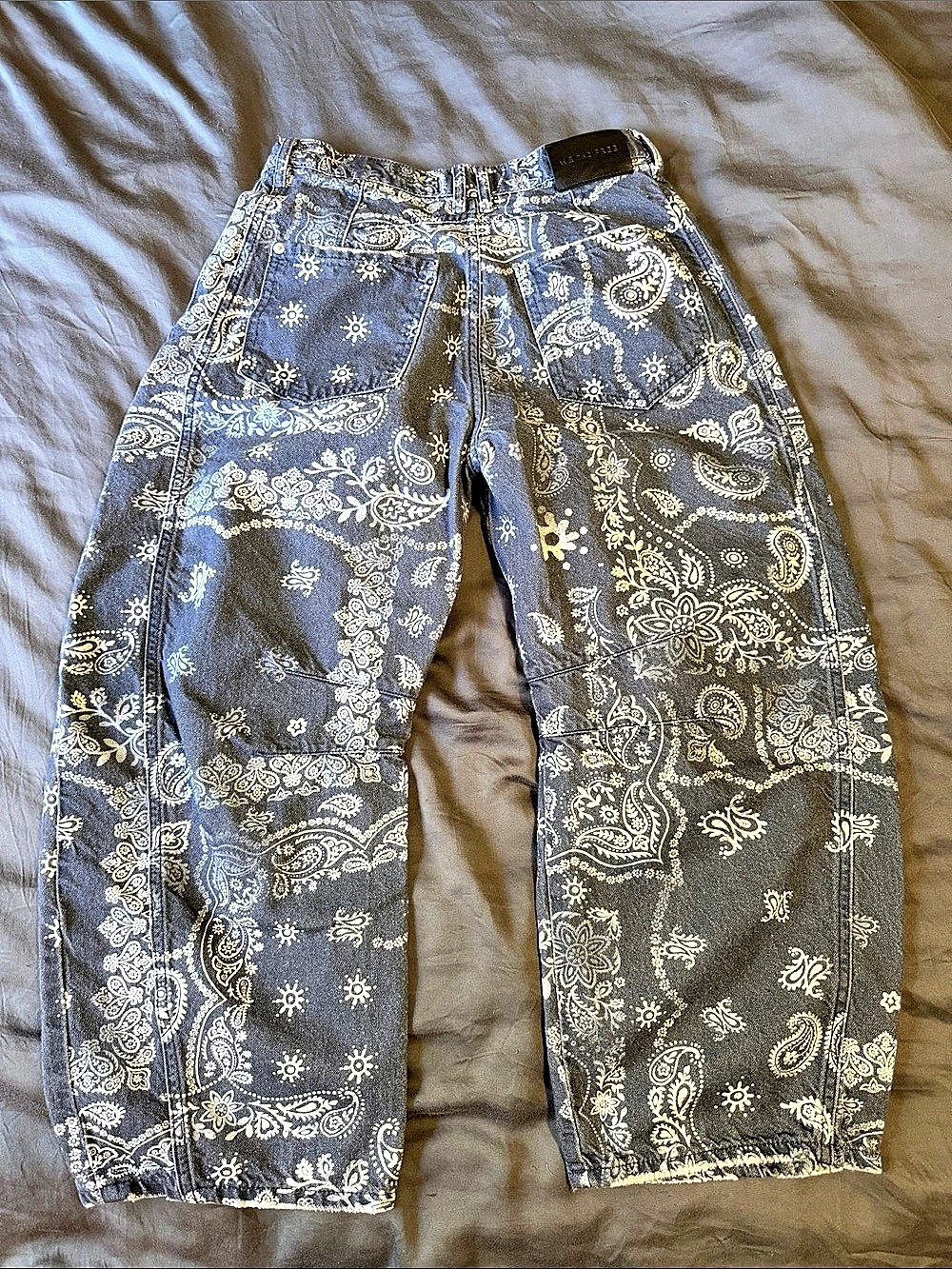 We The Free Good Luck Printed Barrel Jeans Like New - Picture 4 of 5